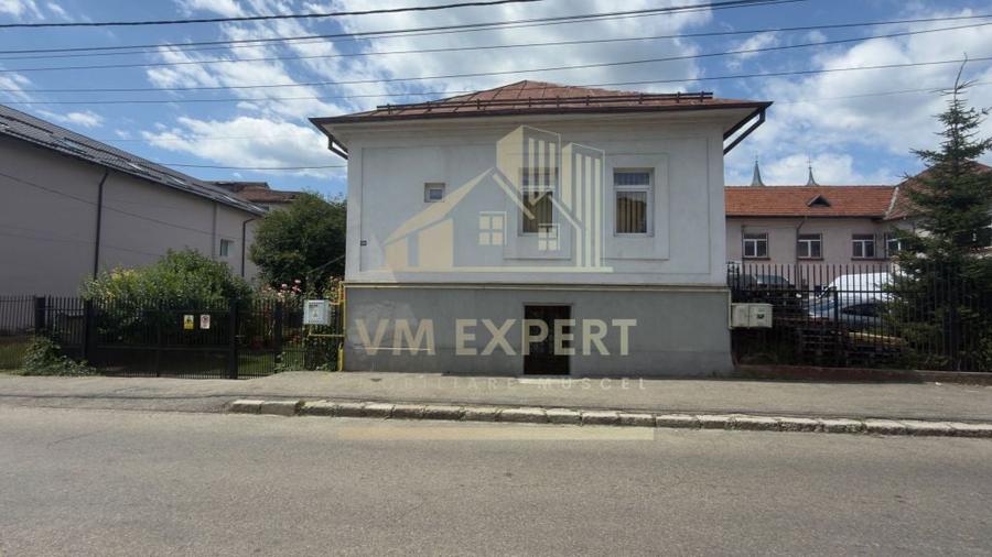 Casă cu 5 camere cu Teren 456 Mp în Ultracentral