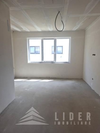 Duplex cu 4 camere cu Canalizare în Florești