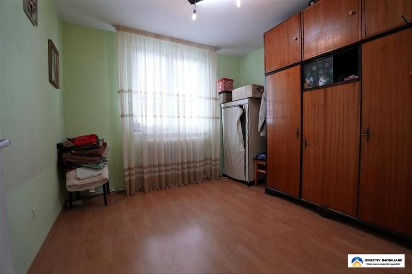 Apartament cu 3 camere semidecomandat în Dărmănești