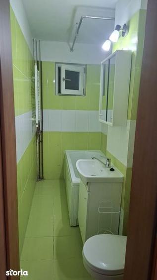 Apartament cu 3 camere semidecomandat, mobilat în Spitalul Județean