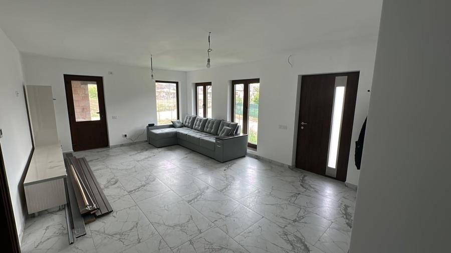 Casă individuală cu 4 camere cu Teren 500 Mp în Șard