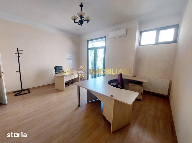 Casă individuală cu 16 camere cu Canalizare în Foișorul de Foc