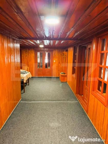 Casă cu 17 camere cu Teren 1324 Mp în Central