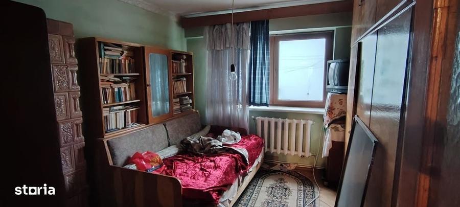 Apartament cu 4 camere decomandat în Central