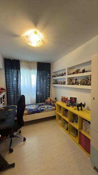 Apartament cu 4 camere decomandat în Central