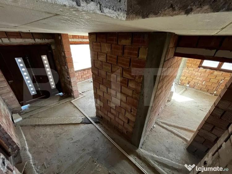 Casă cu 6 camere cu Teren 400 Mp în Beclean