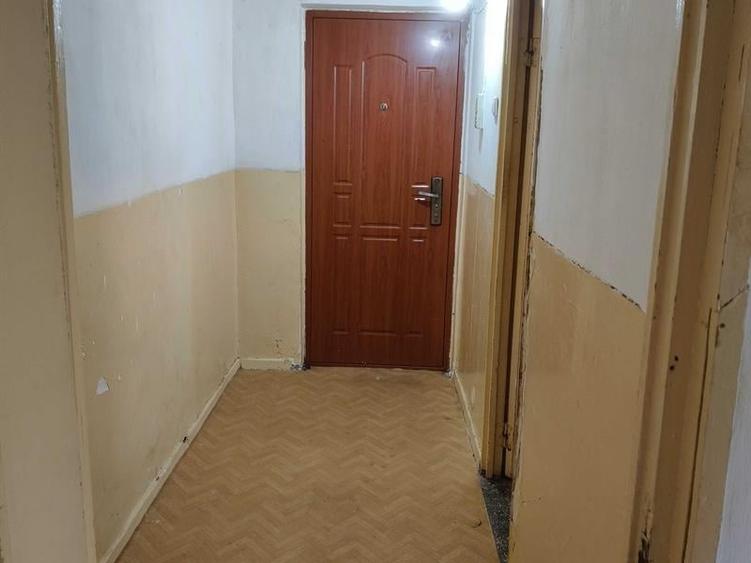Apartament cu 2 camere semidecomandat în Rovine