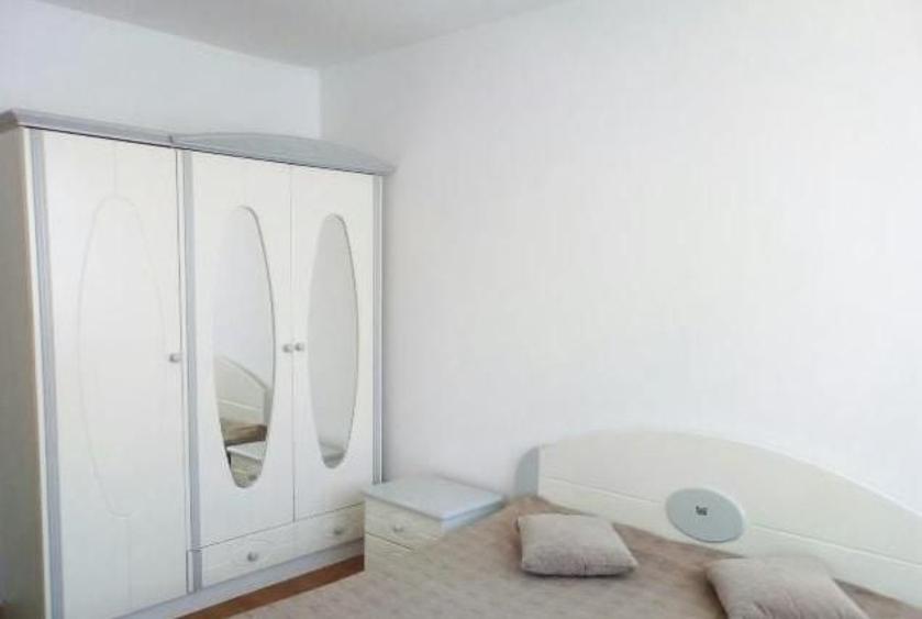 Apartament cu 2 camere semidecomandat, mobilat în Berceni