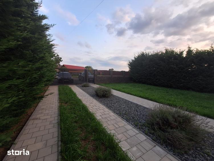 Casă cu 4 camere cu Teren 1400 Mp în Central