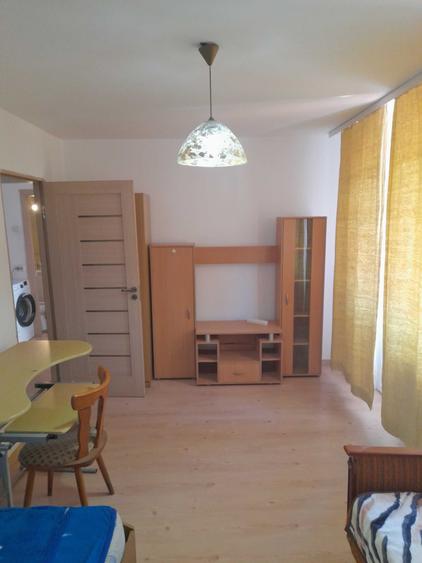 Apartament cu 3 camere decomandat în Mircea cel Bătrân