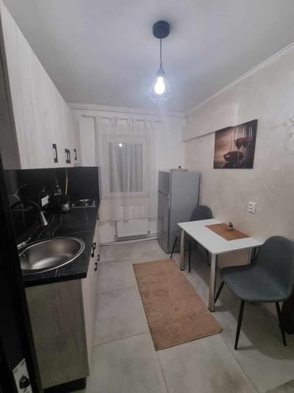 Garsonieră decomandată în Central