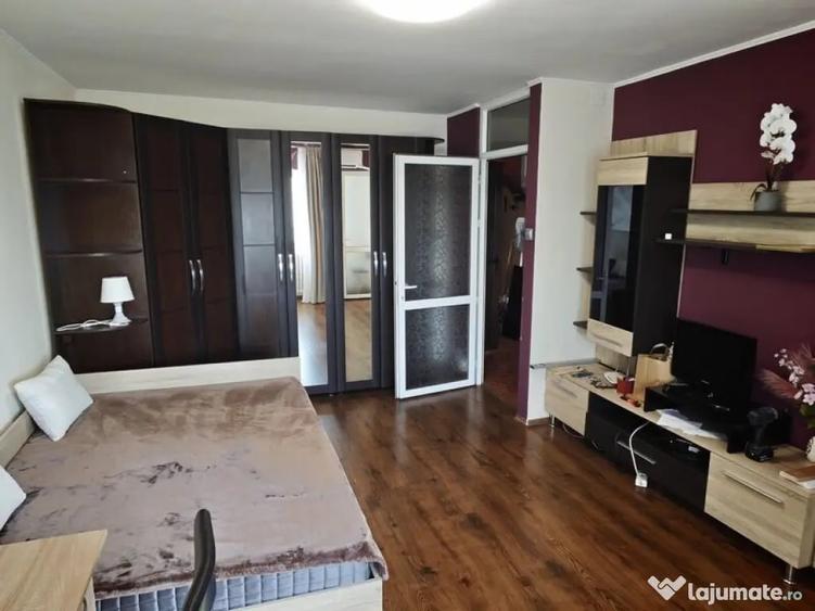 Garsonieră decomandată în Muncii