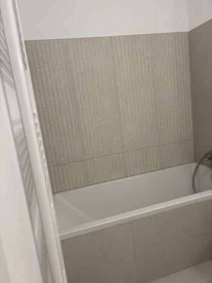 Apartament cu 3 camere semidecomandat în Odăile