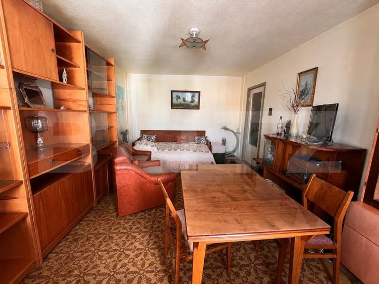 Apartament cu 3 camere decomandat, mobilat în Central