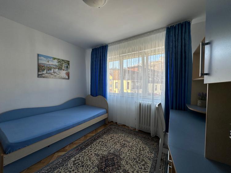 Apartament cu 4 camere decomandat în Grigorescu