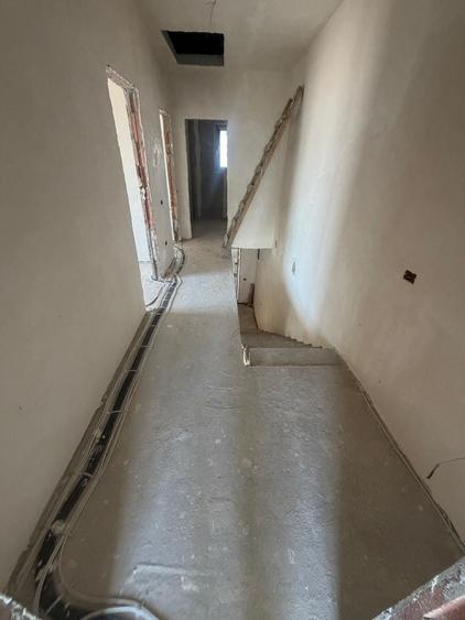 Duplex cu 4 camere cu Canalizare în Central