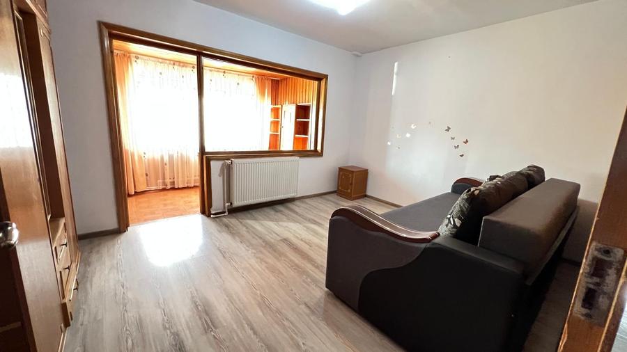 Apartament cu 2 camere decomandat în Banca Națională