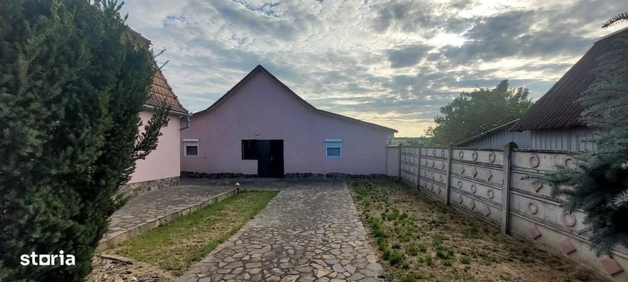 Casă cu 4 camere în Felcheriu