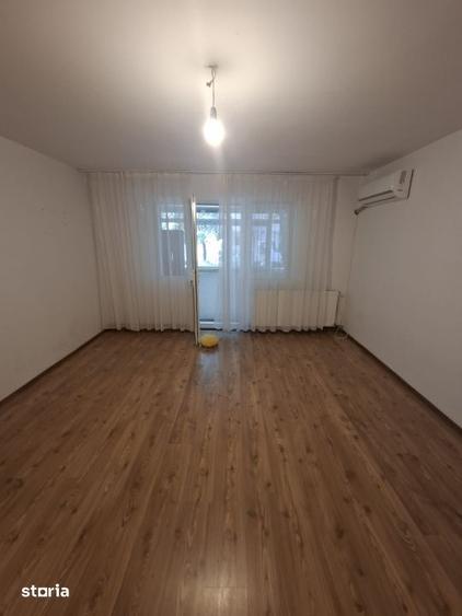 Apartament cu 2 camere semidecomandat, mobilat în Rovine
