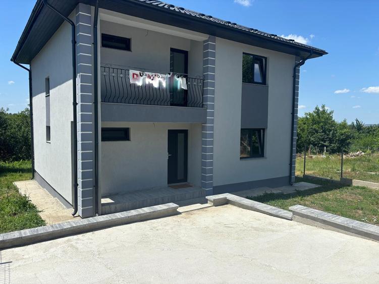 Casă individuală cu 5 camere cu Canalizare în Bârnova