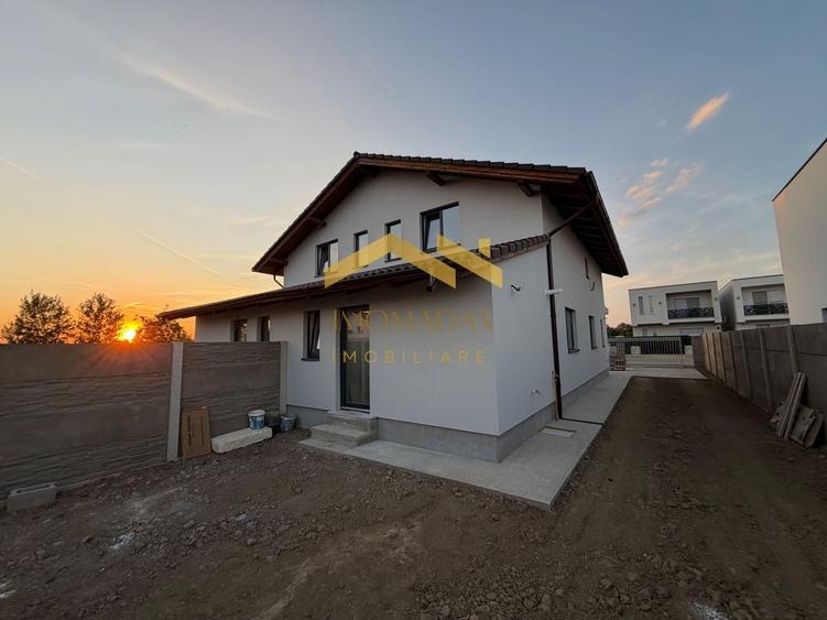 Duplex cu 4 camere cu Canalizare în Bucovăț (Remetea Mare)