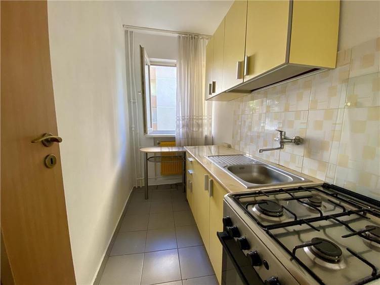 Apartament cu 2 camere semidecomandat, mobilat în Spitalul Județean