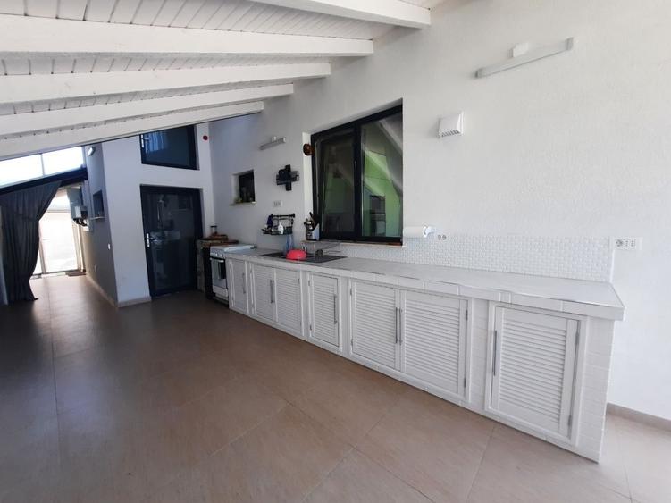 Casă individuală cu 5 camere cu Garaj în Bodești