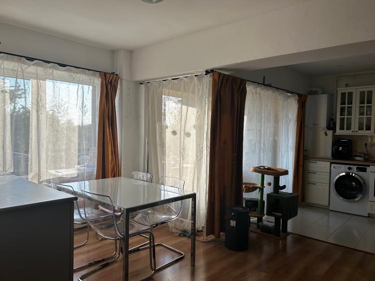 Apartament cu 3 camere decomandat, mobilat în Ostratu