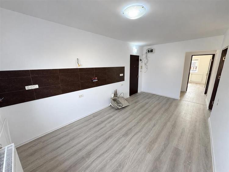 Apartament cu 3 camere semidecomandat în Iosia