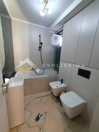 Apartament cu 3 camere decomandat, mobilat în Dealul Cetății
