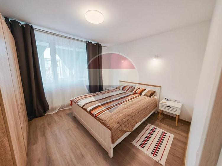 Apartament cu 2 camere semidecomandat, mobilat în Bd. Coșbuc