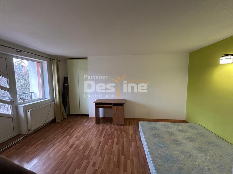 Casă individuală cu 6 camere cu Canalizare în Ciritei