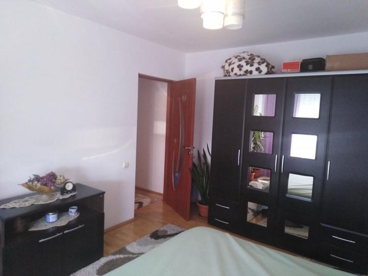 Apartament cu 3 camere semidecomandat în Decebal