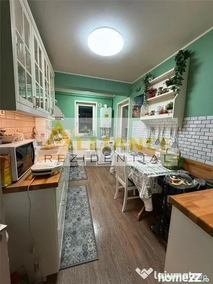 Apartament cu 3 camere decomandat în Central