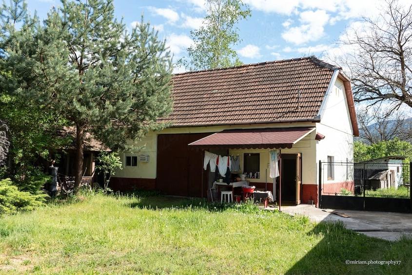 Casă cu Teren 2957 Mp în Ponor