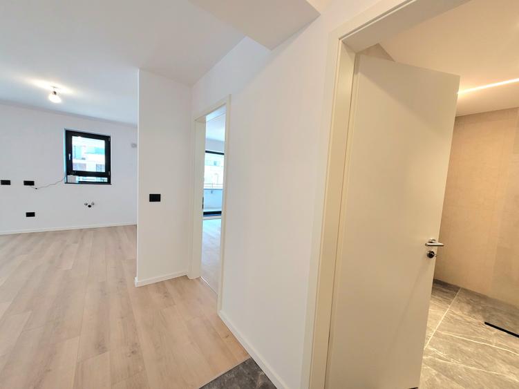 Apartament cu 2 camere nedecomandat în Tractorul