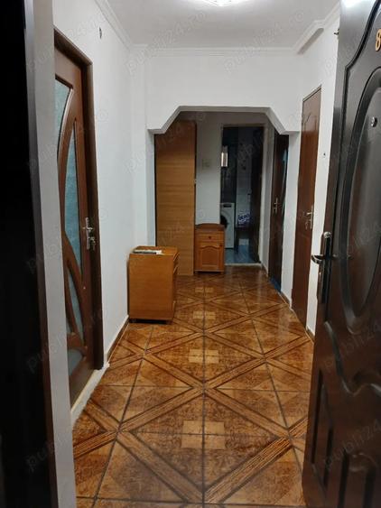Apartament cu 3 camere decomandat în Albota