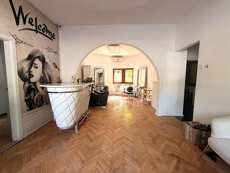 Apartament cu 4 camere în P-ța Victoriei