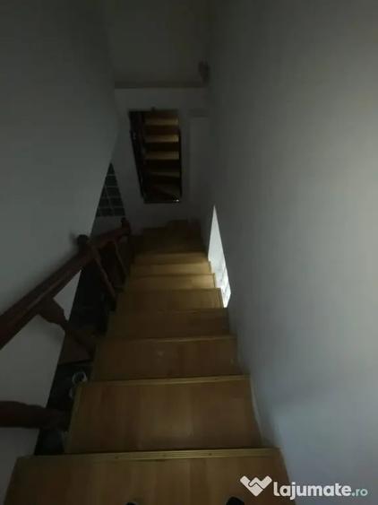 Casă cu 4 camere cu Teren 200 Mp în Apărătorii Patriei