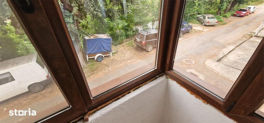 Casă cu 5 camere cu Teren 155 Mp în Muncitoresc