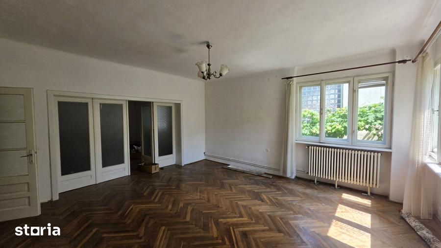 Apartament cu 4 camere în Sub Arini