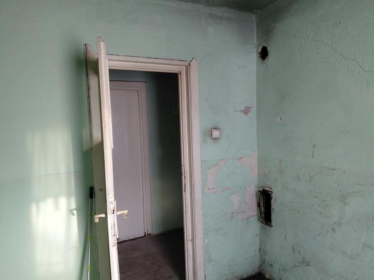 Apartament cu 4 camere decomandat în Peregu Mare