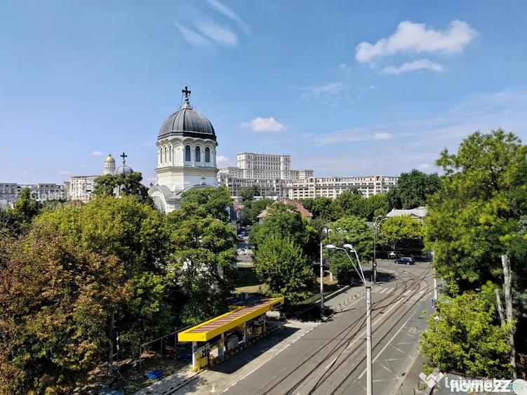 Apartament cu 3 camere semidecomandat în Unirii