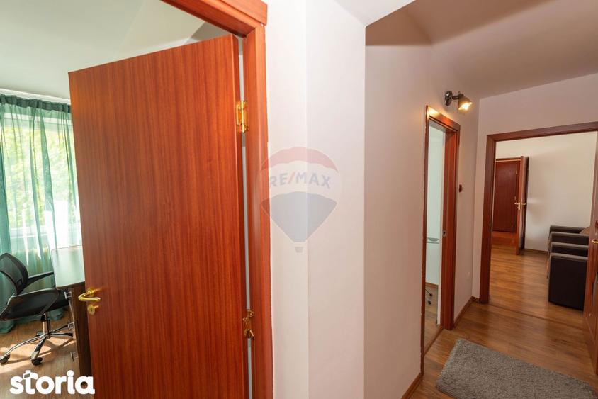 Apartament cu 3 camere semidecomandat, mobilat în Titan