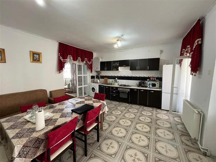 Casă individuală cu 4 camere cu Teren 250 Mp în Sud-Est