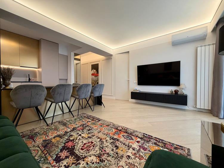 Apartament cu 3 camere semidecomandat, mobilat în Pipera