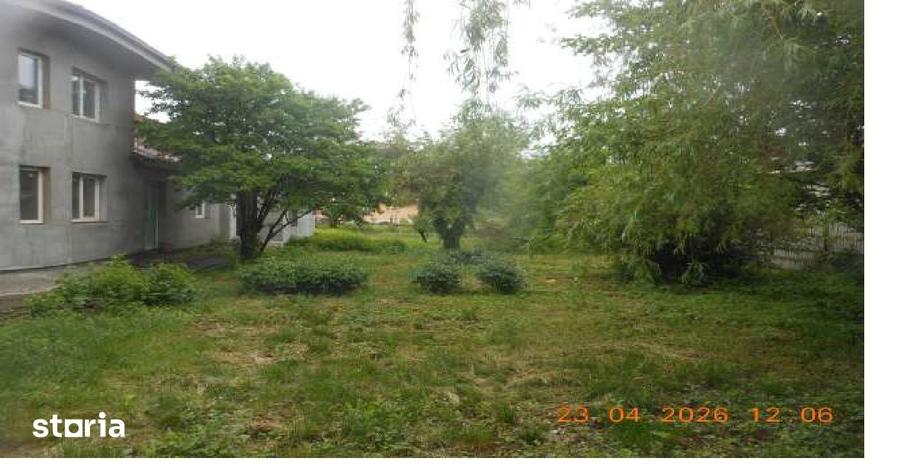 Casă cu 5 camere cu Teren 1344 Mp în Central