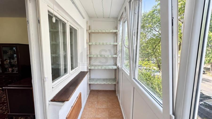 Apartament cu 3 camere decomandat, mobilat în Titan