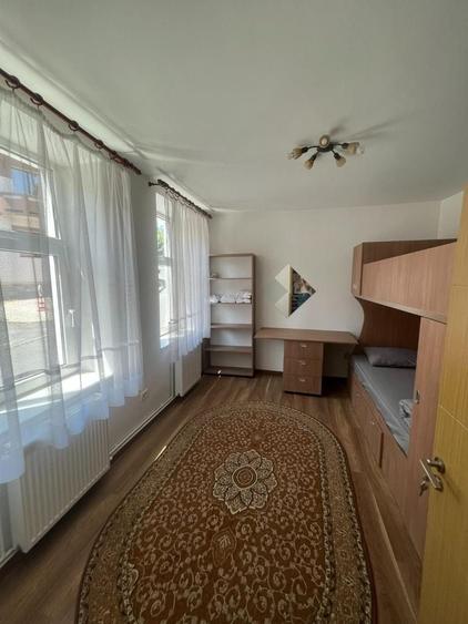 Casă individuală cu 5 camere cu Canalizare în Brașovul Vechi