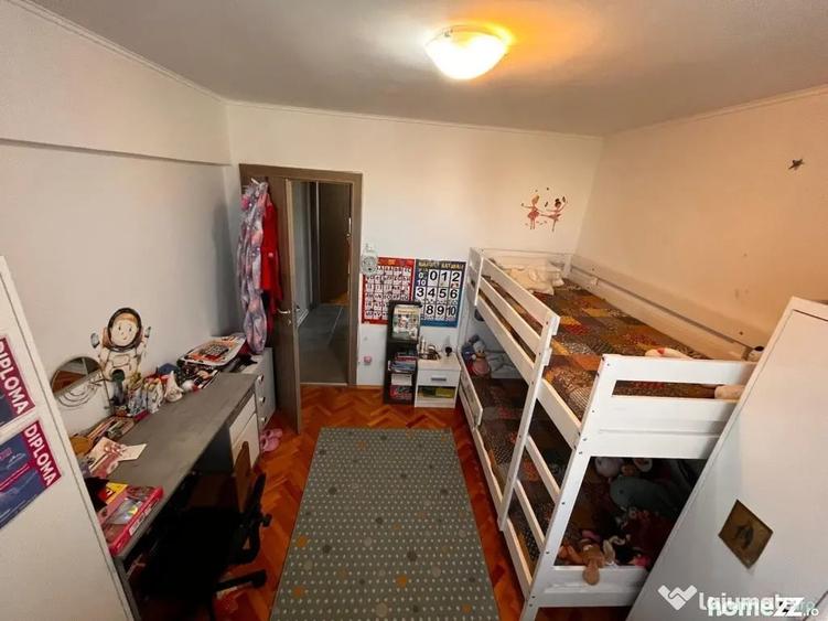Apartament cu 3 camere semidecomandat în Ștefan cel Mare